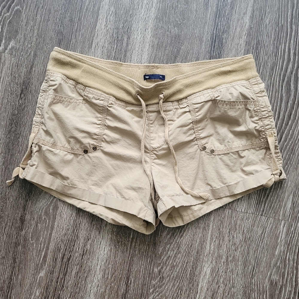 GAP TAN/ KHAKI COLORED SHORTS